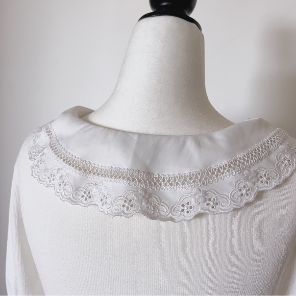 Beautiful Cute V-shaped lace neckline knitted top. Thin fabric, good for summer. - Picture 9 of 11